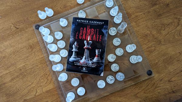 «Le Gambite Écarlate» de Patrice Cazeault